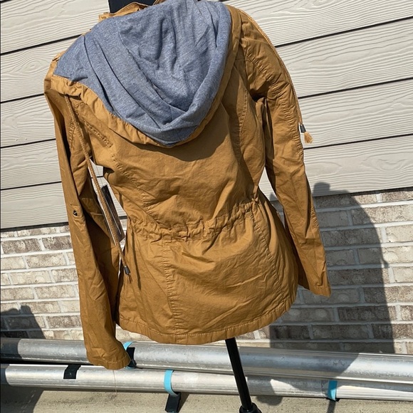 Brand New Snobbish Jacket - Picture 3 of 5